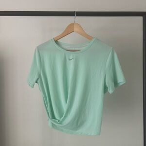 NEW with tags-Women’s size medium Nike teal lightweight t-shirt